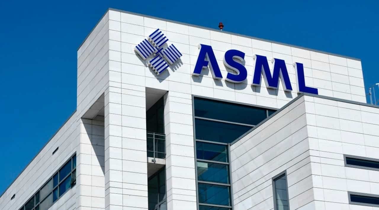 Media: cabinet working on plan to keep ASML in the Netherlands Media: cabinet working on plan to keep ASML in the Netherlands